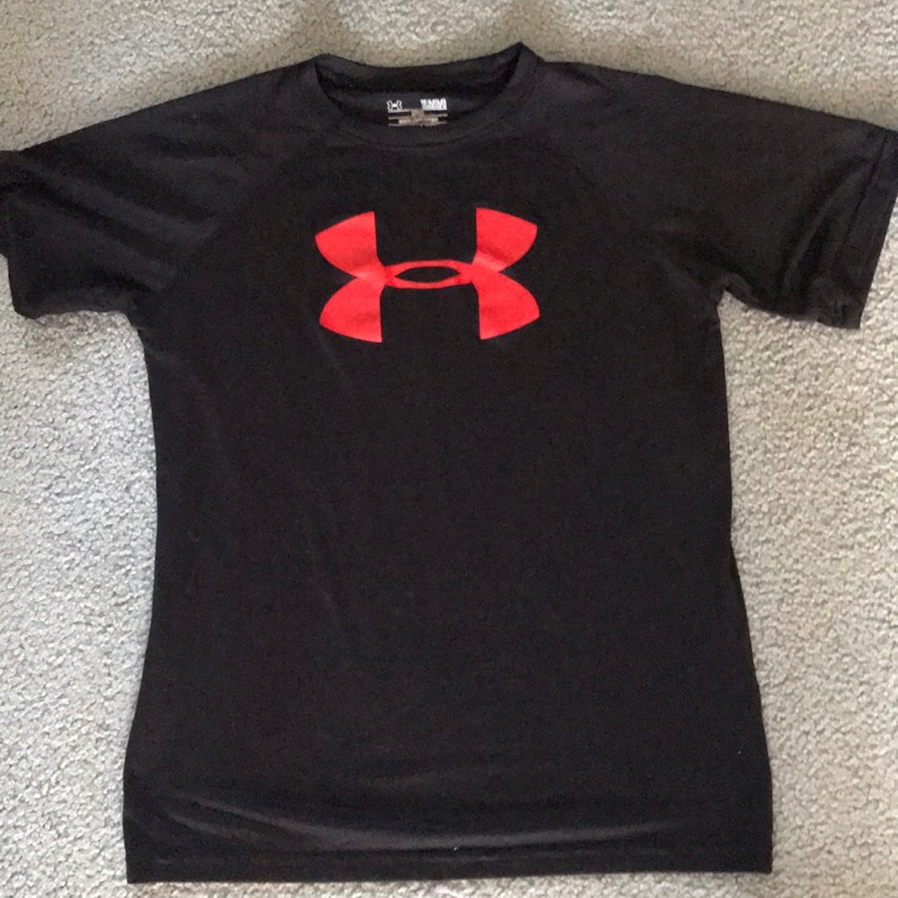 Boys Under Armour heat gear shirt